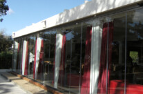 Cerramiento exterior de cristal para hostelería